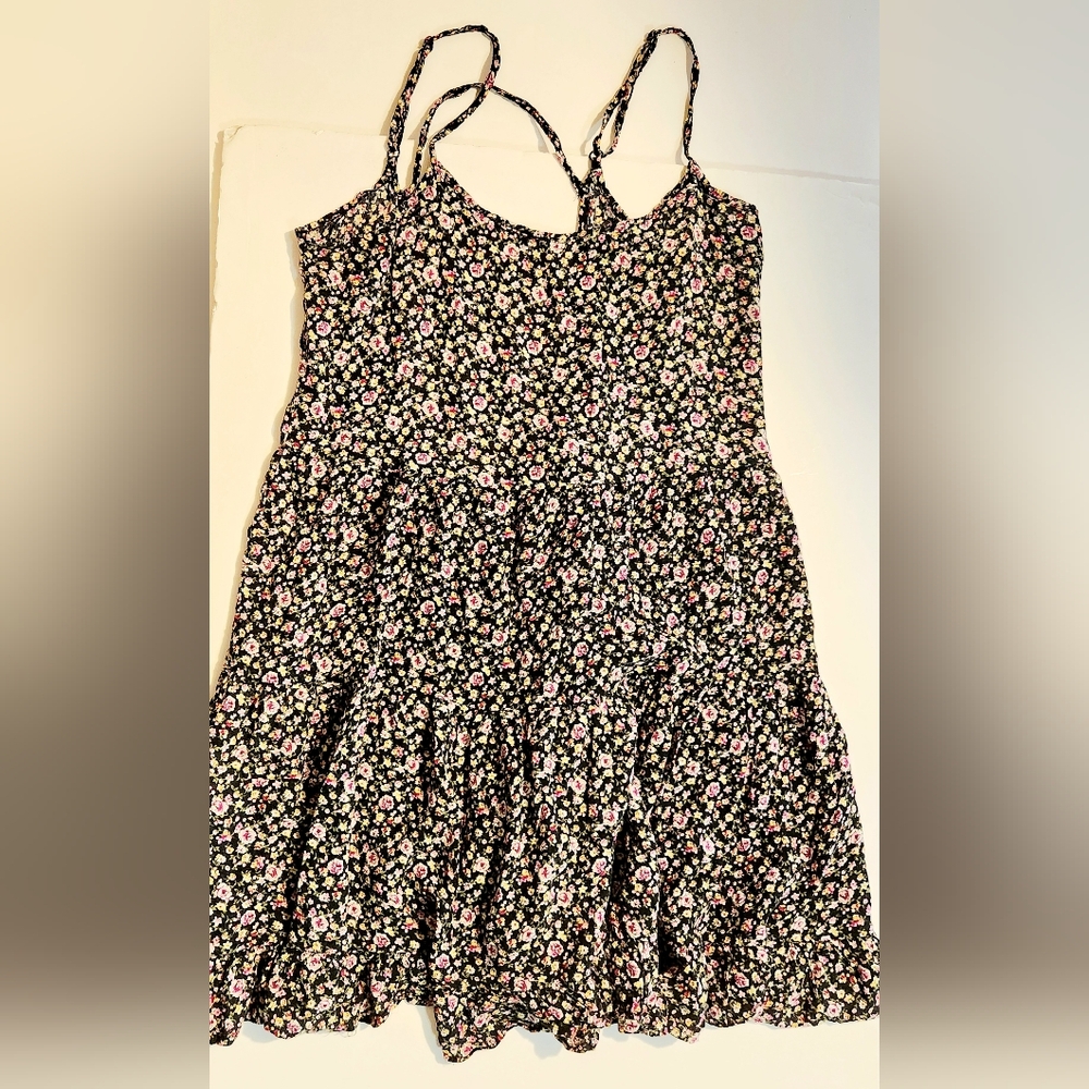 ❤️Forever 21 Black Women's Floral Blouse with Pink and White Flowers Size: S
